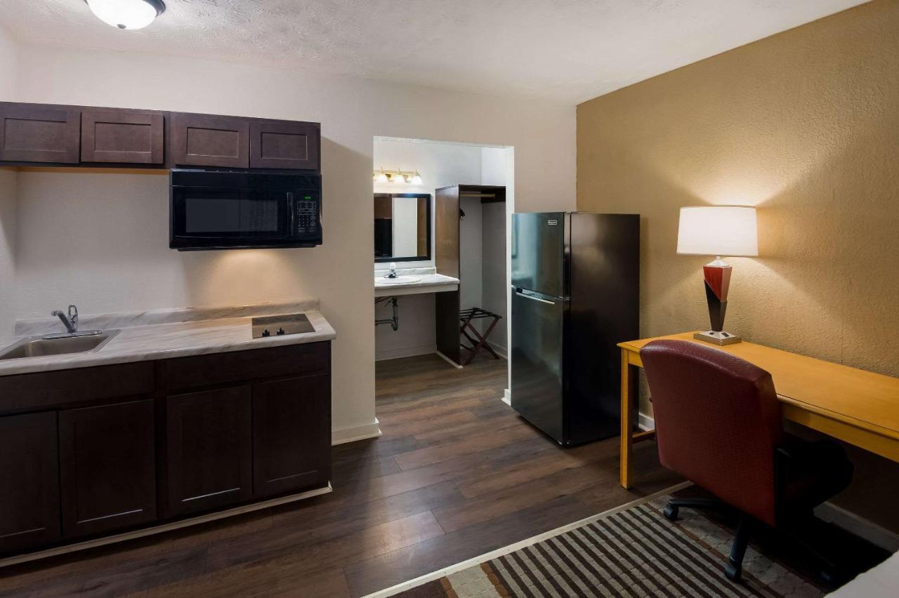 Suburban Hotel 3*