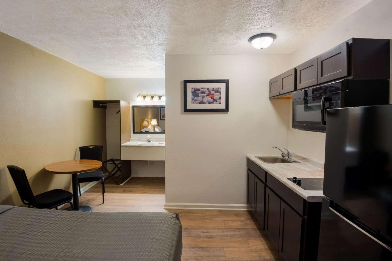Suburban Hotel 3*