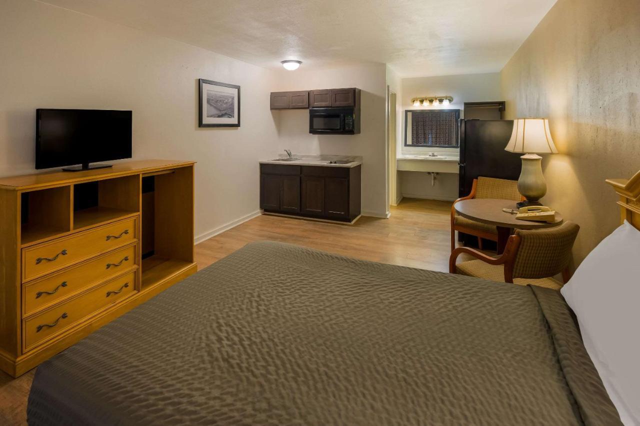 Suburban 3*